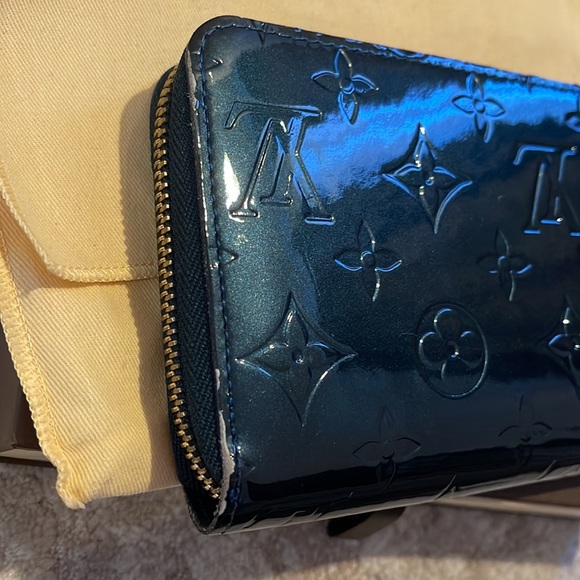 LOUIS VUITTON VERNIS ZIPPY WALLET - Picture 8 of 11